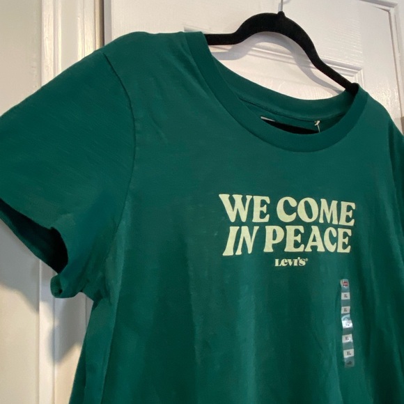 NWT Levi’s Size XL We Come In Peace Green Cotton Cropped Short Sleeve Tee Shirt - Picture 6 of 10